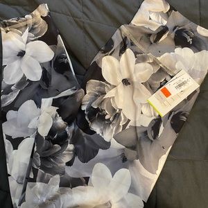 NWT floral leggings size large